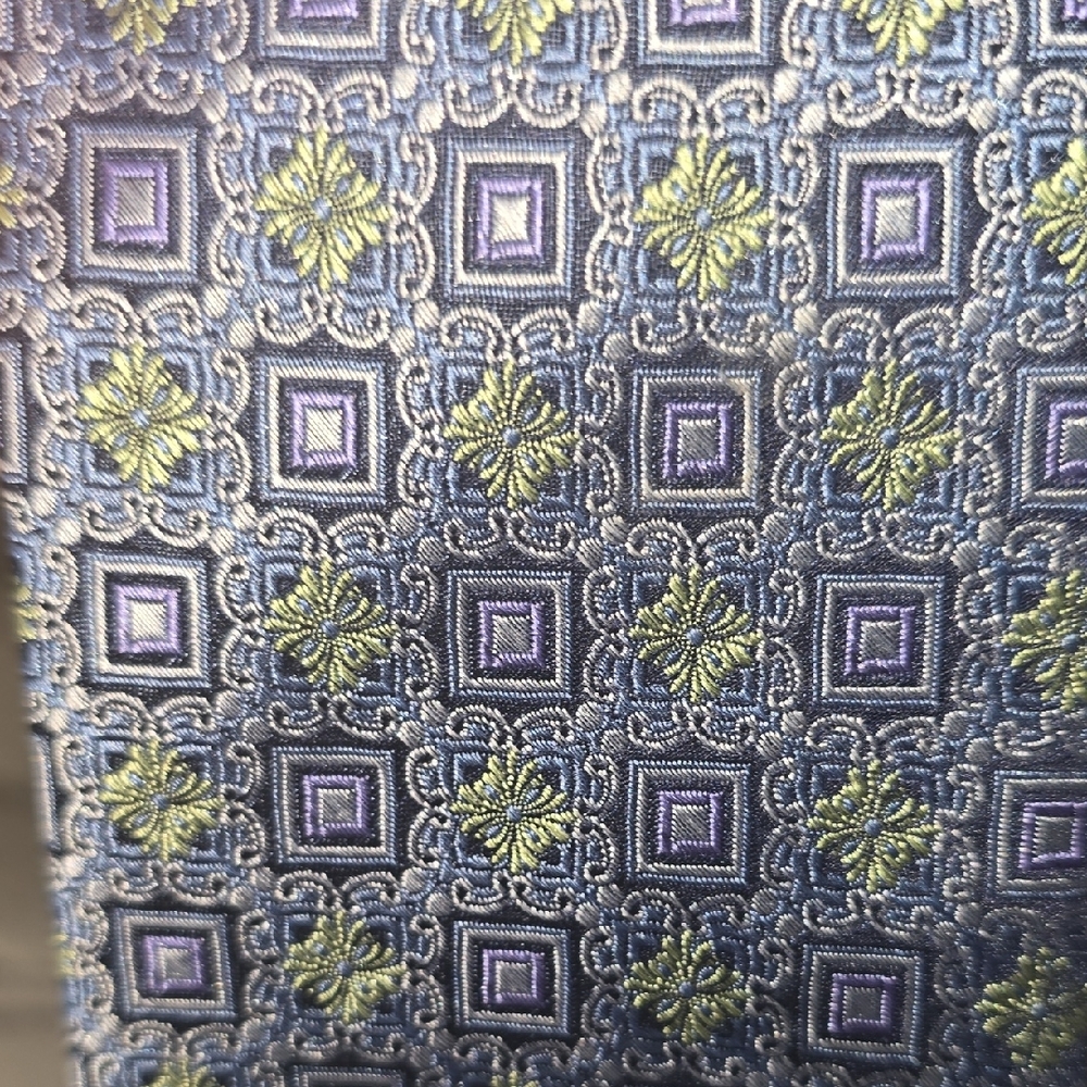 Cape Cod Neckwear Blue Silk Tie with Textured Pattern (Jewelry Is Not Included) - Picture 5 of 7